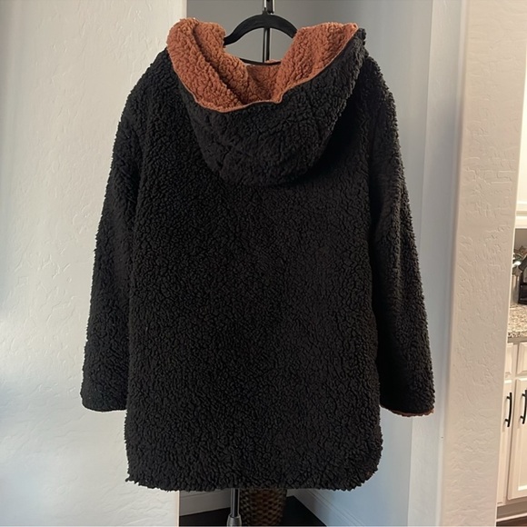 URBAN OUTFITTERS Black and Brown Teddy Oversized
Open Hoodie Pockets Size XS/S - Picture 2 of 12